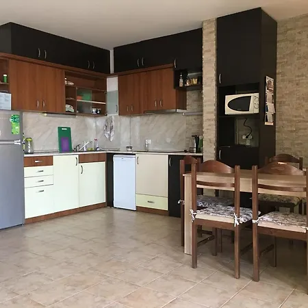 Sunny Hill Holiday קושריצה